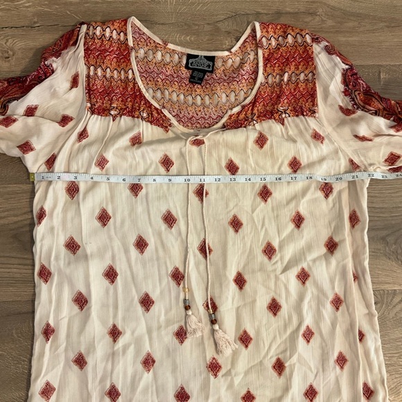 Angie cream, red print 3/4 sleeve tunic, L - Picture 4 of 6